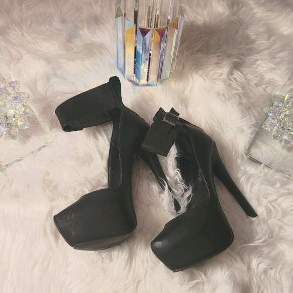 Heels 👠 - Picture 3 of 3